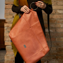 Load image into Gallery viewer, Torba DRZNA ZAPUŠČINA, rjava