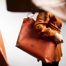 Load image into Gallery viewer, Torba DRZNA ZAPUŠČINA, rjava