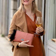 Load image into Gallery viewer, Torbica DEDIŠČINA SPOMINA, rjava