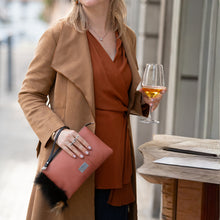 Load image into Gallery viewer, Torbica DEDIŠČINA SPOMINA, rjava