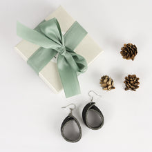 Load image into Gallery viewer, Pinatex earings, black