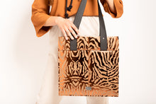 Load image into Gallery viewer, HANA SQUARE BAG, bronze
