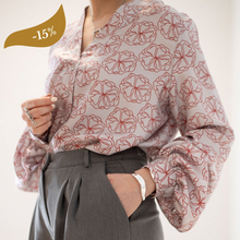 Load image into Gallery viewer, Silk blouse Kristina
